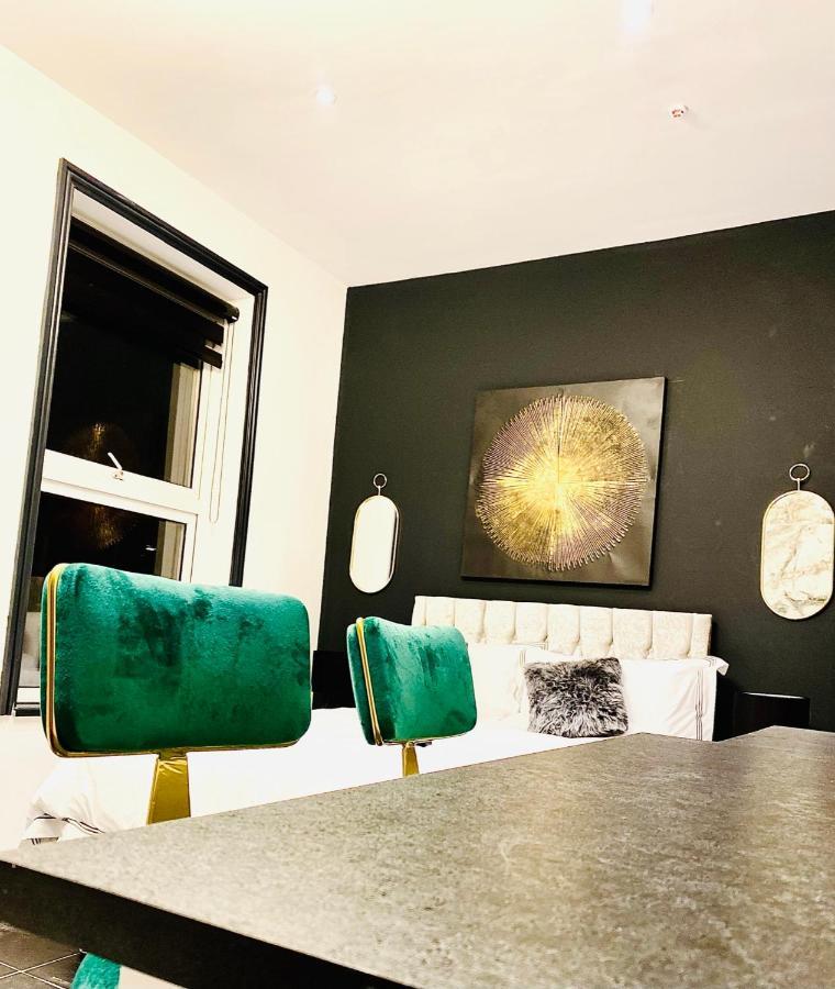 Duke And Duchess Apartments And Rooms - Private In Room Hot Tub Suites Londres Exterior foto
