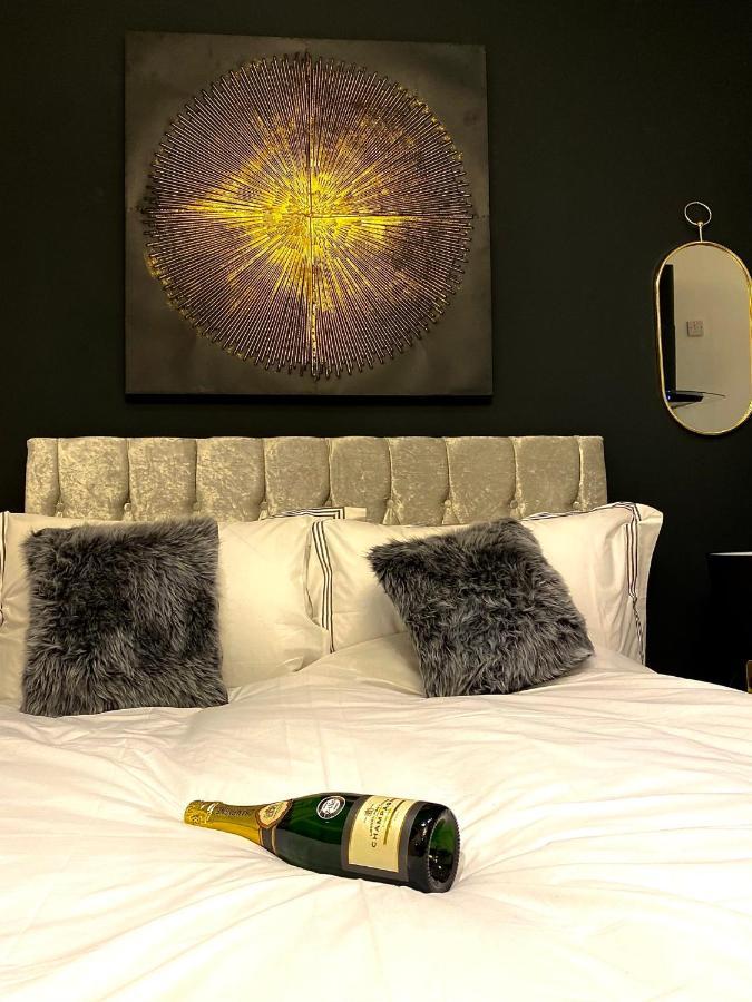 Duke And Duchess Apartments And Rooms - Private In Room Hot Tub Suites Londres Exterior foto