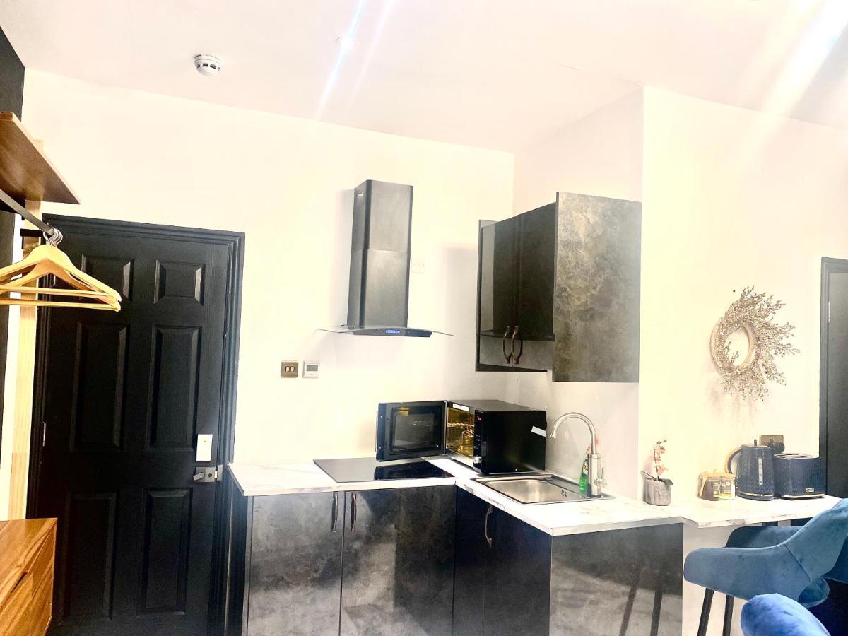 Duke And Duchess Apartments And Rooms - Private In Room Hot Tub Suites Londres Exterior foto