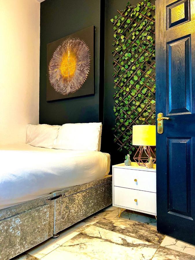 Duke And Duchess Apartments And Rooms - Private In Room Hot Tub Suites Londres Exterior foto