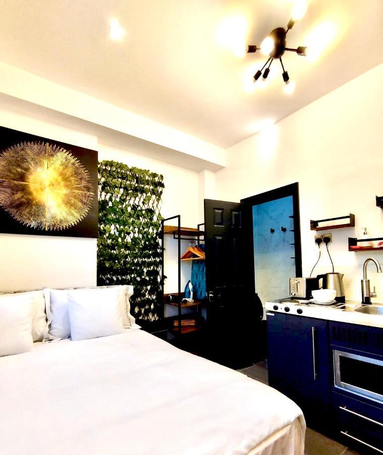 Duke And Duchess Apartments And Rooms - Private In Room Hot Tub Suites Londres Exterior foto