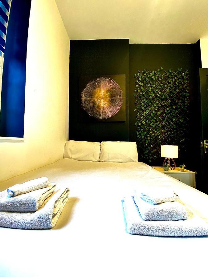 Duke And Duchess Apartments And Rooms - Private In Room Hot Tub Suites Londres Exterior foto