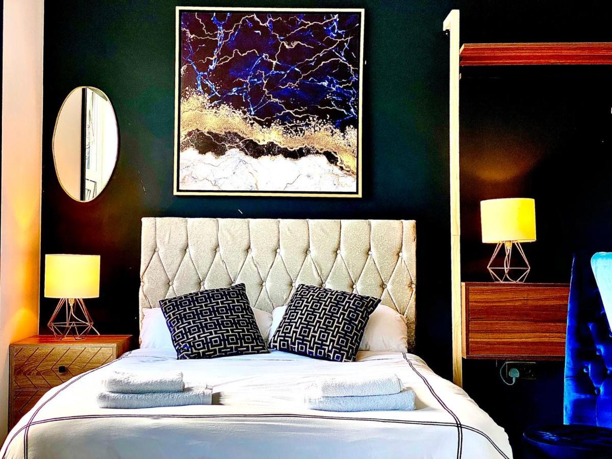 Duke And Duchess Apartments And Rooms - Private In Room Hot Tub Suites Londres Exterior foto