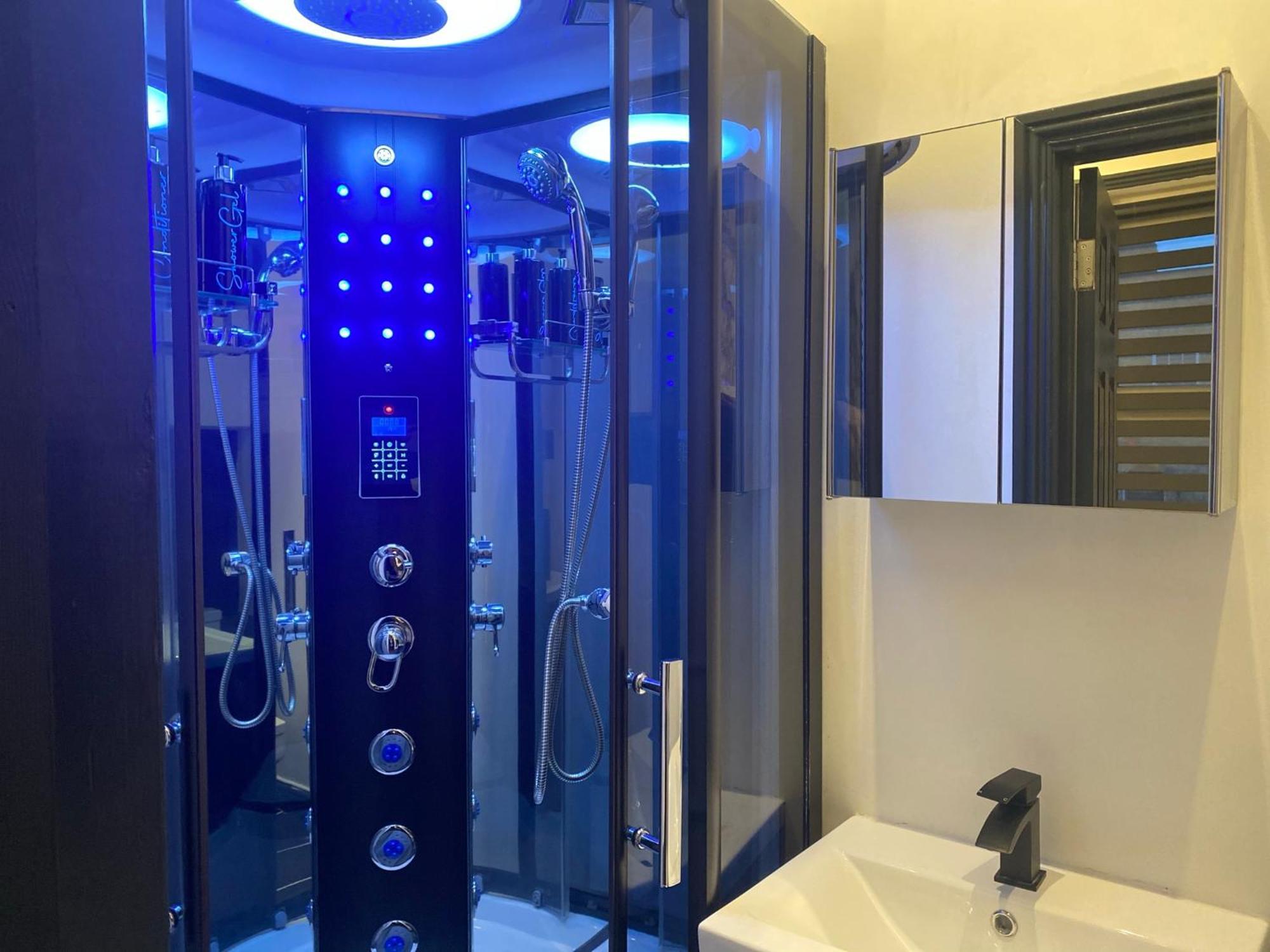 Duke And Duchess Apartments And Rooms - Private In Room Hot Tub Suites Londres Exterior foto