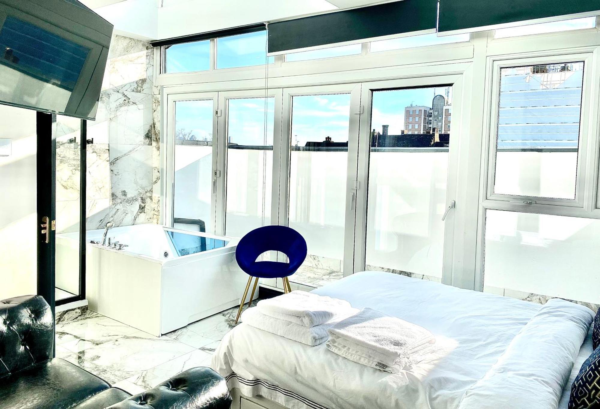 Duke And Duchess Apartments And Rooms - Private In Room Hot Tub Suites Londres Exterior foto