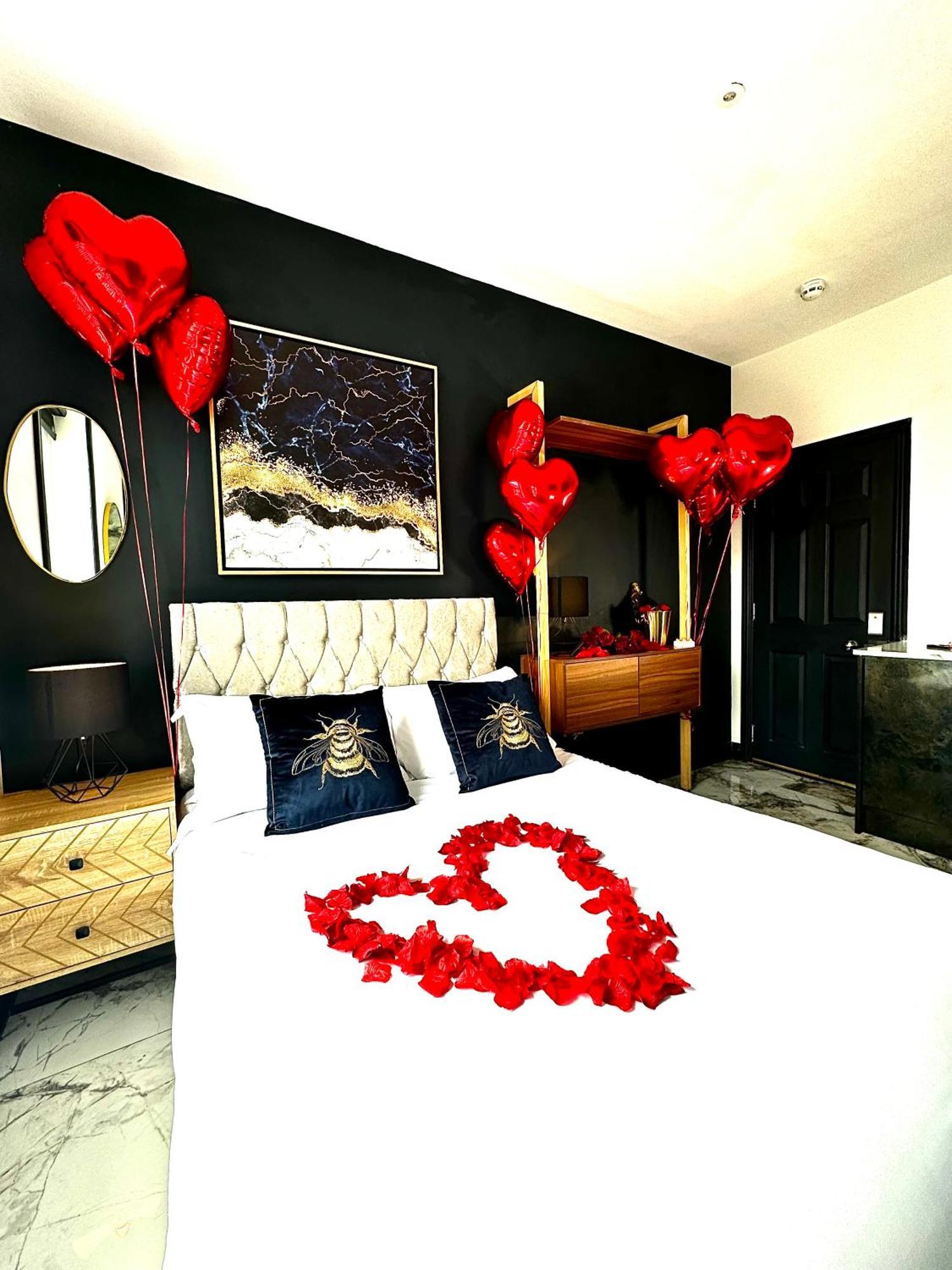 Duke And Duchess Apartments And Rooms - Private In Room Hot Tub Suites Londres Exterior foto