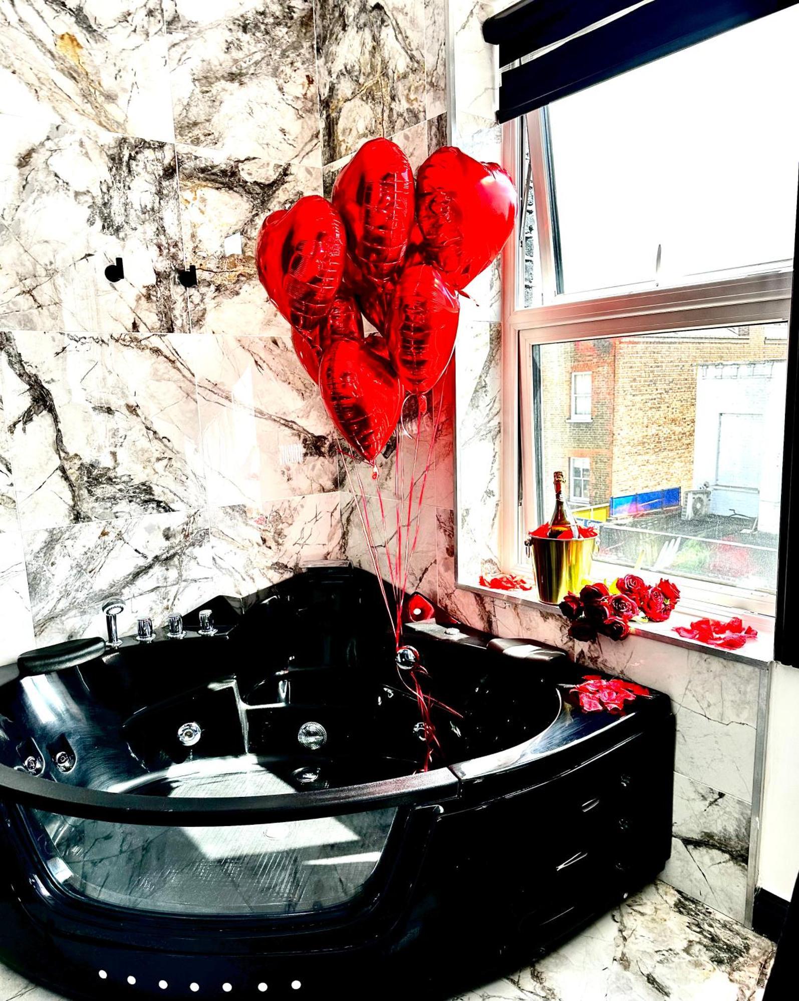 Duke And Duchess Apartments And Rooms - Private In Room Hot Tub Suites Londres Exterior foto