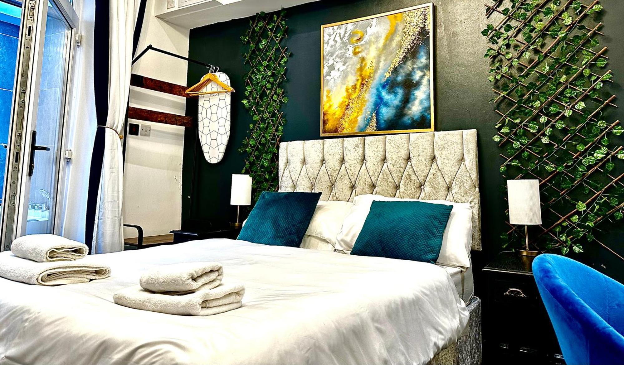 Duke And Duchess Apartments And Rooms - Private In Room Hot Tub Suites Londres Exterior foto