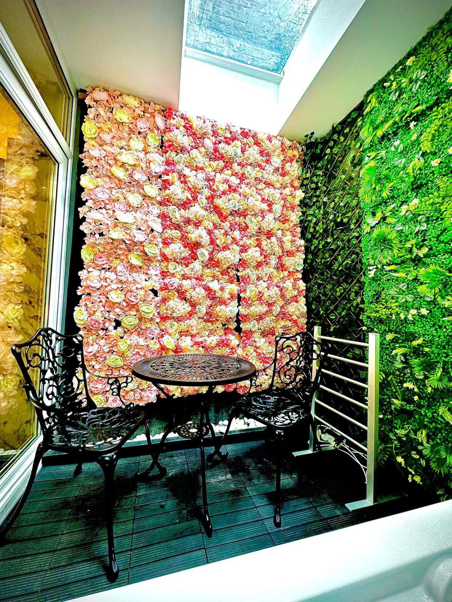 Duke And Duchess Apartments And Rooms - Private In Room Hot Tub Suites Londres Exterior foto