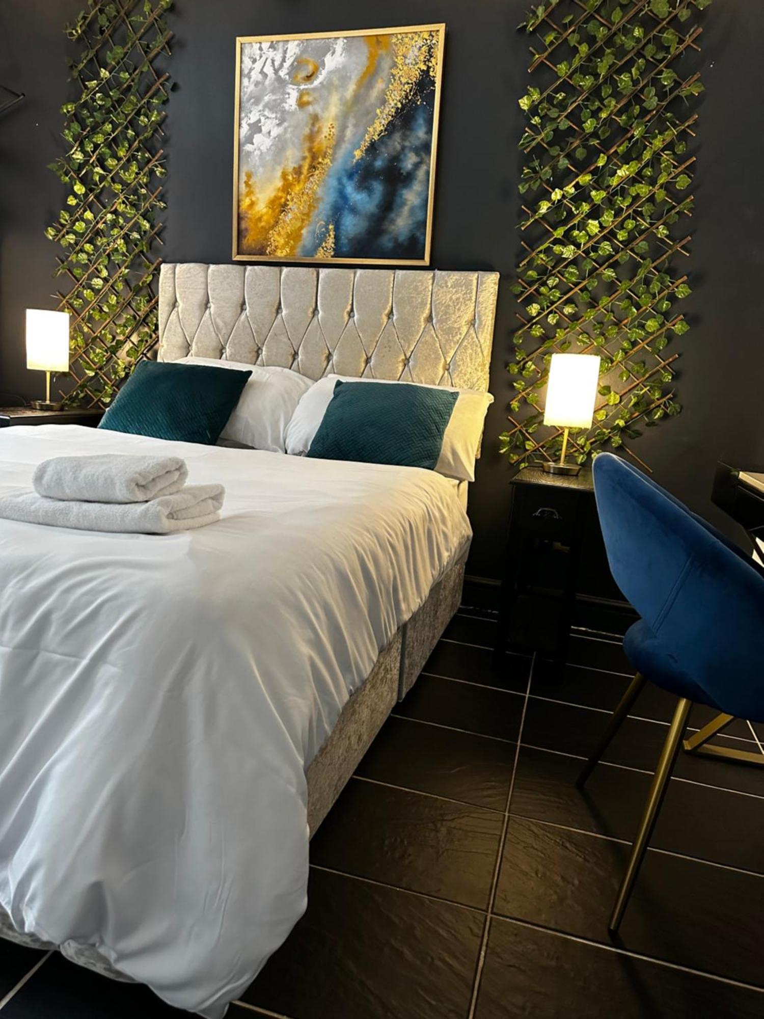 Duke And Duchess Apartments And Rooms - Private In Room Hot Tub Suites Londres Exterior foto