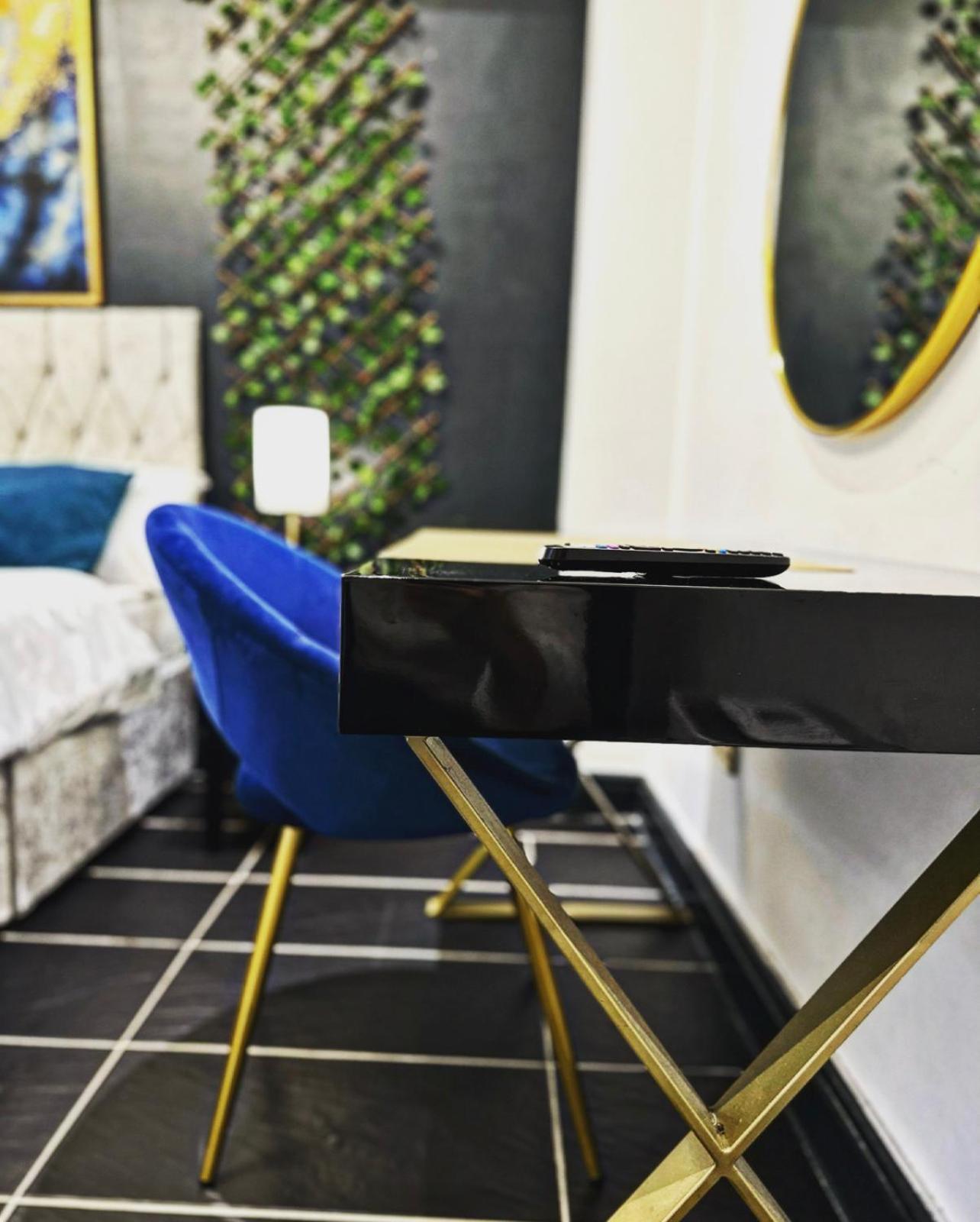 Duke And Duchess Apartments And Rooms - Private In Room Hot Tub Suites Londres Exterior foto