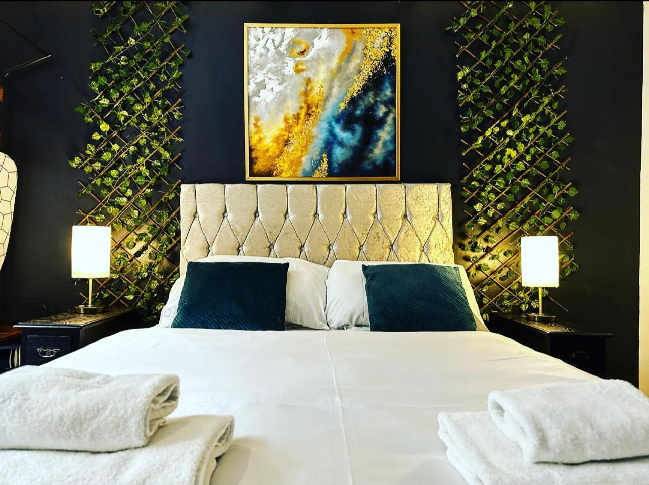 Duke And Duchess Apartments And Rooms - Private In Room Hot Tub Suites Londres Exterior foto