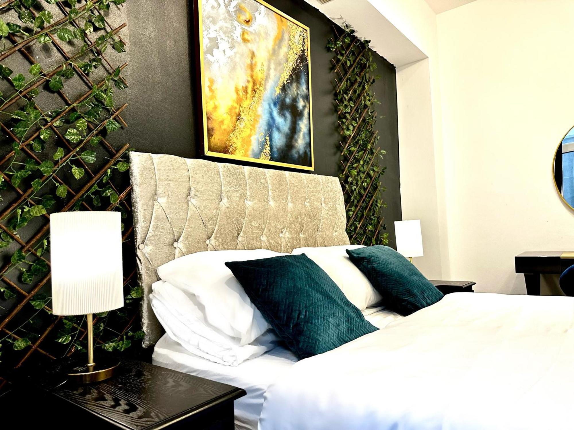 Duke And Duchess Apartments And Rooms - Private In Room Hot Tub Suites Londres Exterior foto