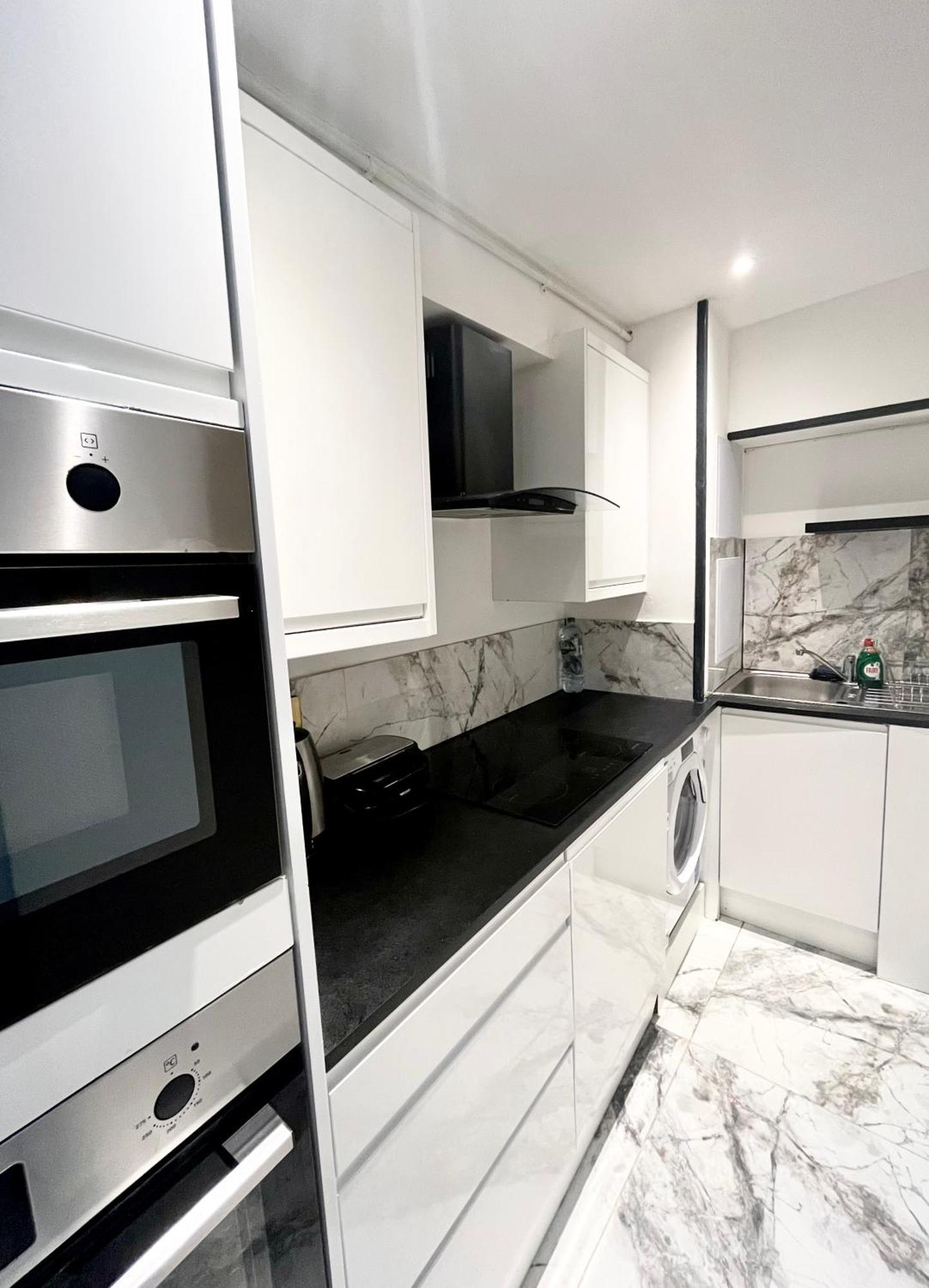 Duke And Duchess Apartments And Rooms - Private In Room Hot Tub Suites Londres Exterior foto